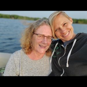 Meet your Posher, Connie